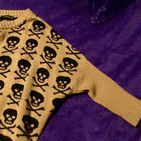 Bundle of 3 Sweaters - Picture 6 of 11